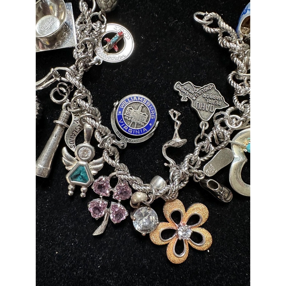 Vintage Sterling Silver Bracelet with 18 Charms - Picture 3 of 10